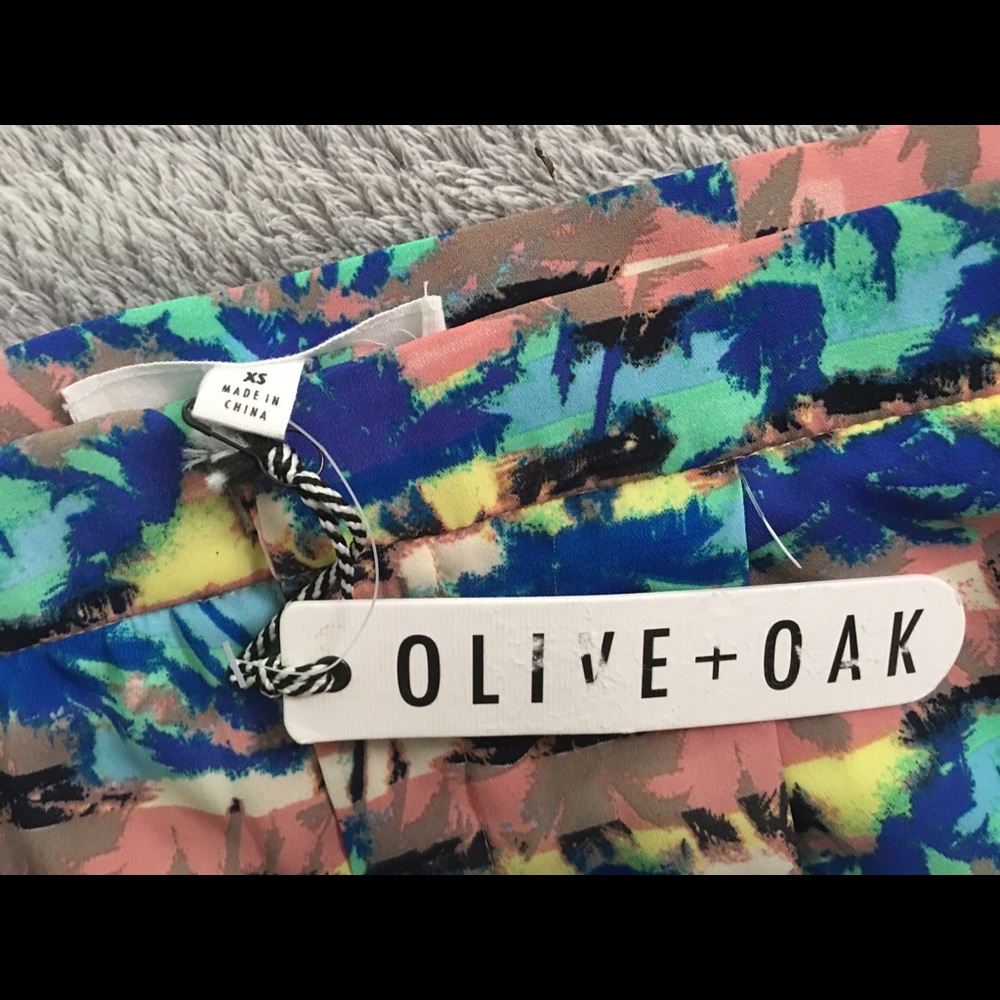 patterned shorts with a flutter - Picture 2 of 5
